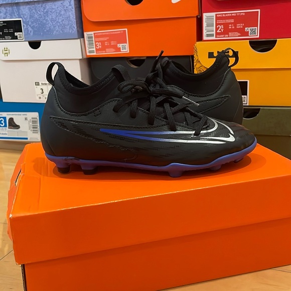Nike Jr. Phantom GX Club DF Soccer Cleats - Picture 1 of 7